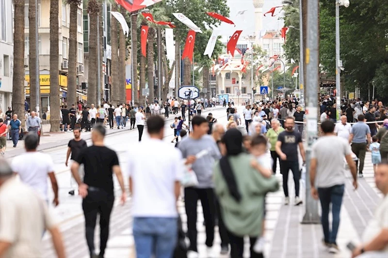 Denizli’nin kalbi yine bulvarlarda attı